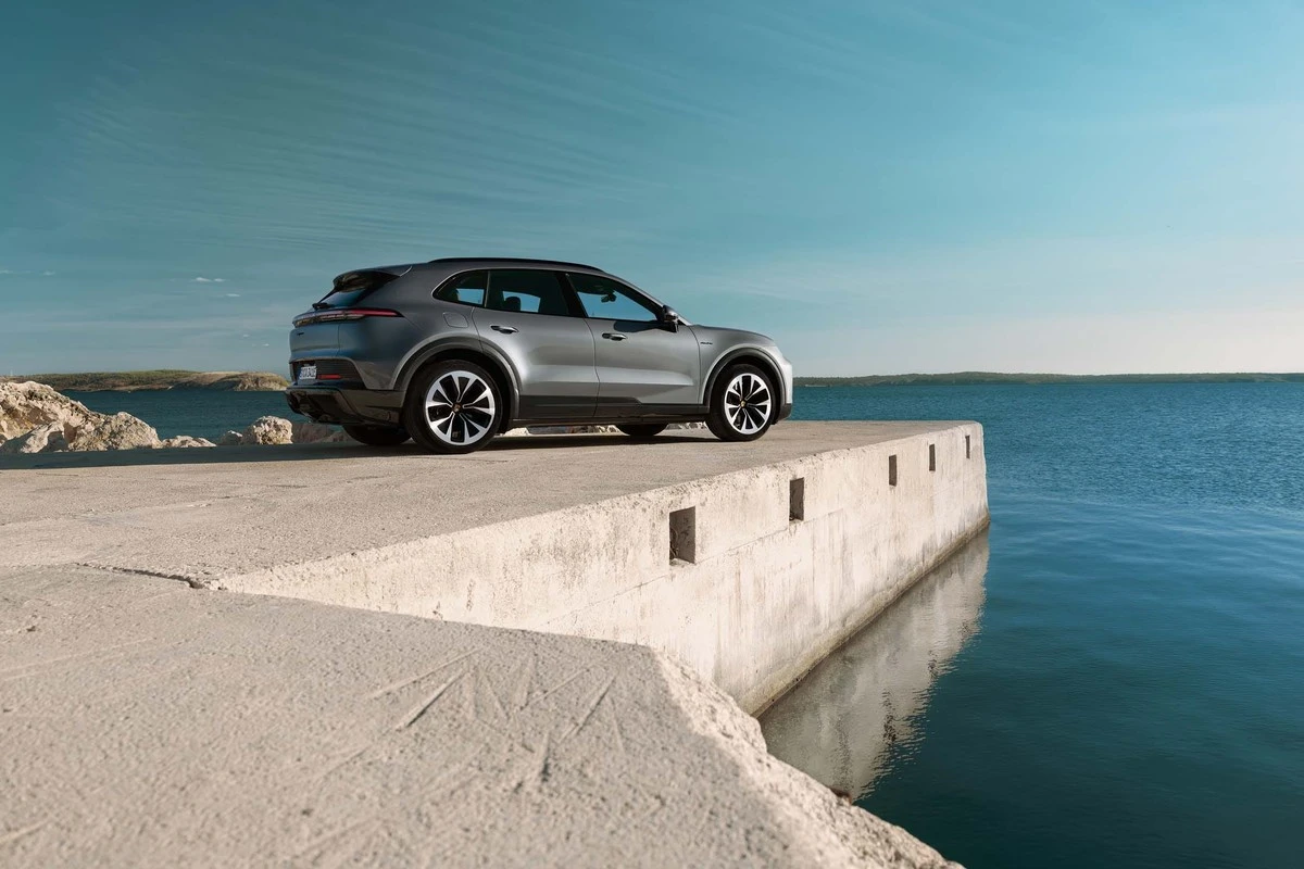 Dlaczego nowe Porsche Cayenne S Electric porzuca standardowe ładowarki dla architektury 800 V - image 1