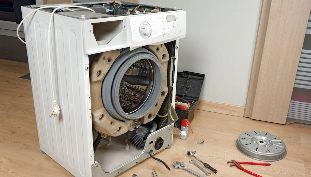 dlaczegodoswiad-extra-1.webp Dlaczego doświadczeni serwisanci zawsze sprawdzają tę jedną gumę w pralce - image 1