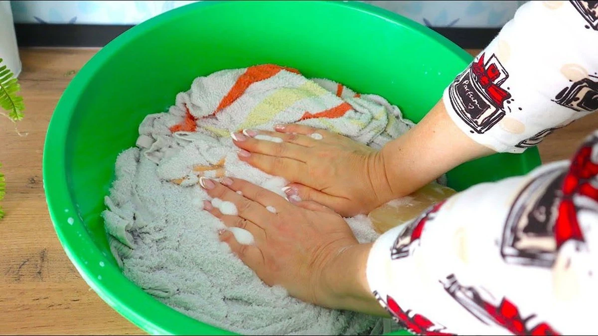 Dlaczego warto namoczyć ręczniki w paście do zębów przed praniem