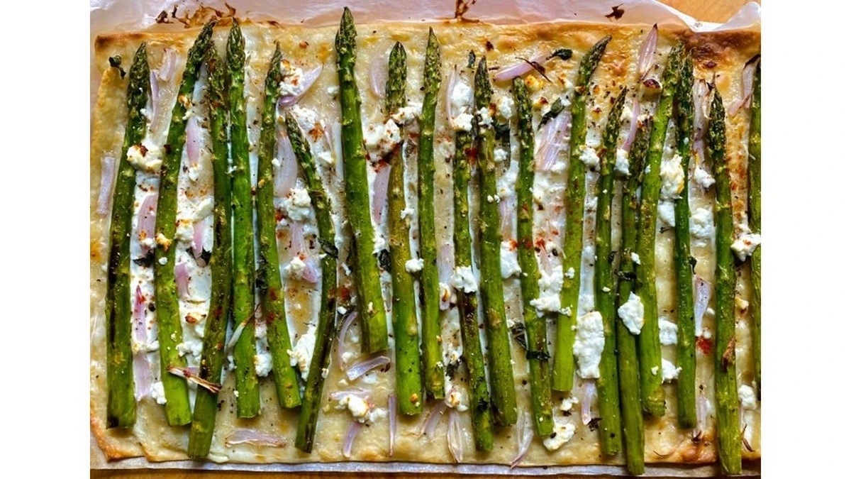 Dlaczego doświadczeni kucharze zawsze kładą skórkę z cytryny na tartę ze szparagami