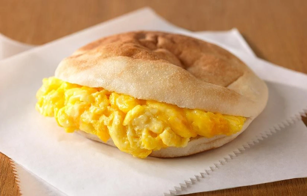 Dlaczego warto kupować chleb pita zamiast bułek? Genialna kolacja w 25 minut - image 1