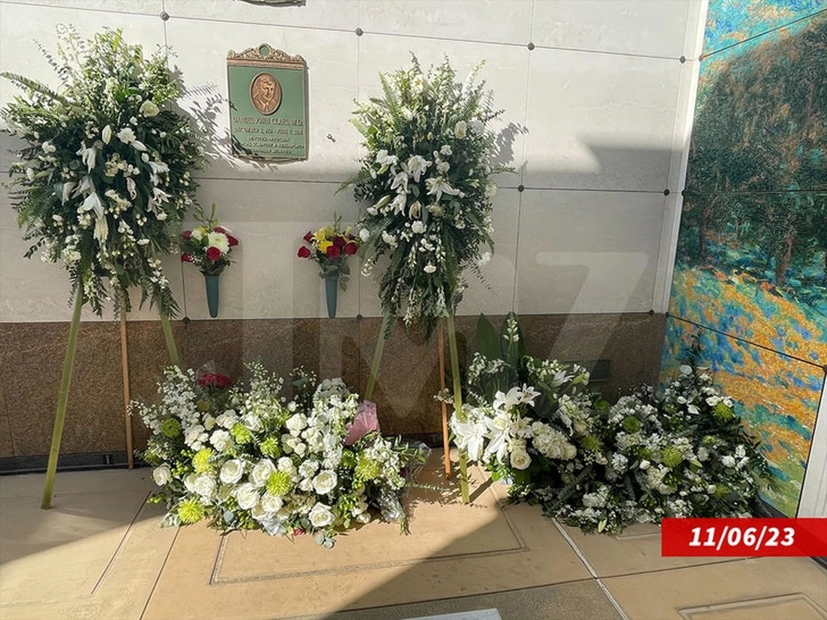 dlaczegorokpopo-extra-1.webp Dlaczego rok po pogrzebie na grobie legendy Hollywood leży tylko jedna muszla - image 1