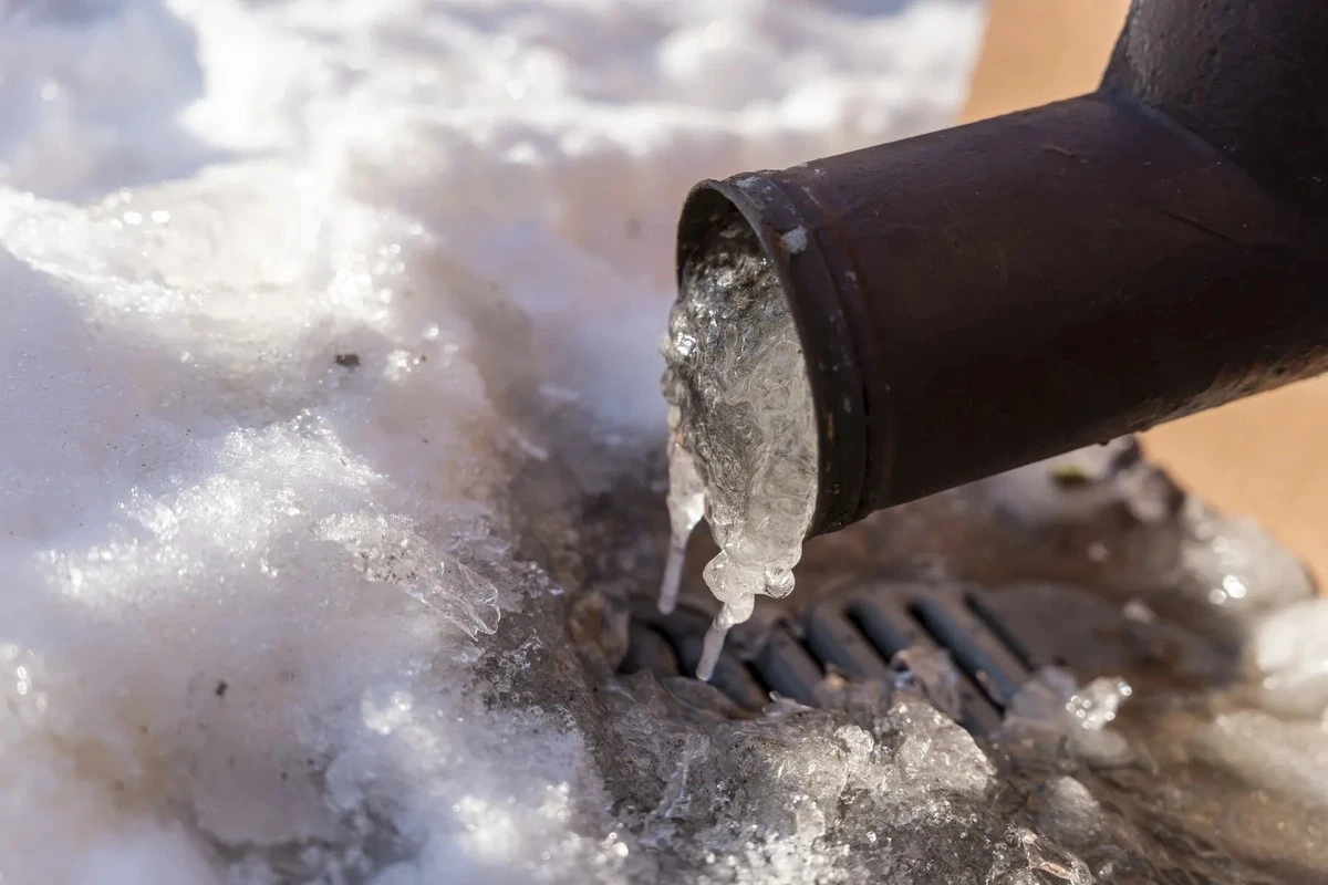 Dlaczego śnieg nagle znika i kiedy poczujemy 15 stopni ciepła