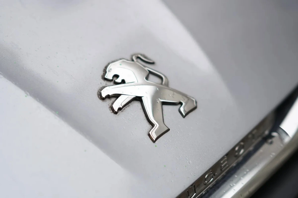 Dlaczego gigant Stellantis znów wkłada diesla pod maskę popularnych modeli