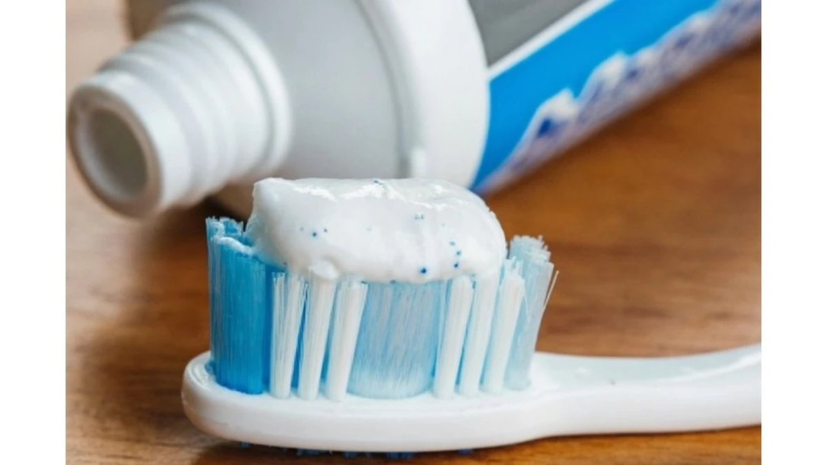 Dlaczego doświadczone gospodynie nakładają pastę do zębów na deskę do krojenia