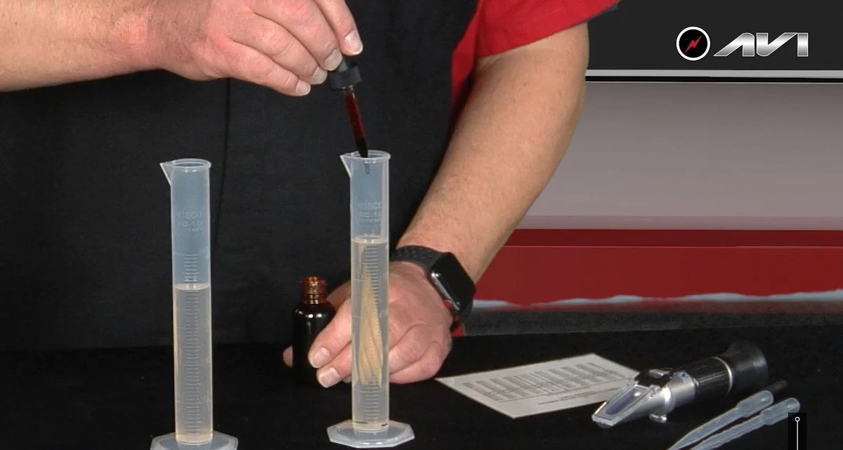 dlaczegowartoup-extra-1.webp Dlaczego warto upuścić kroplę benzyny na kartkę papieru - image 1