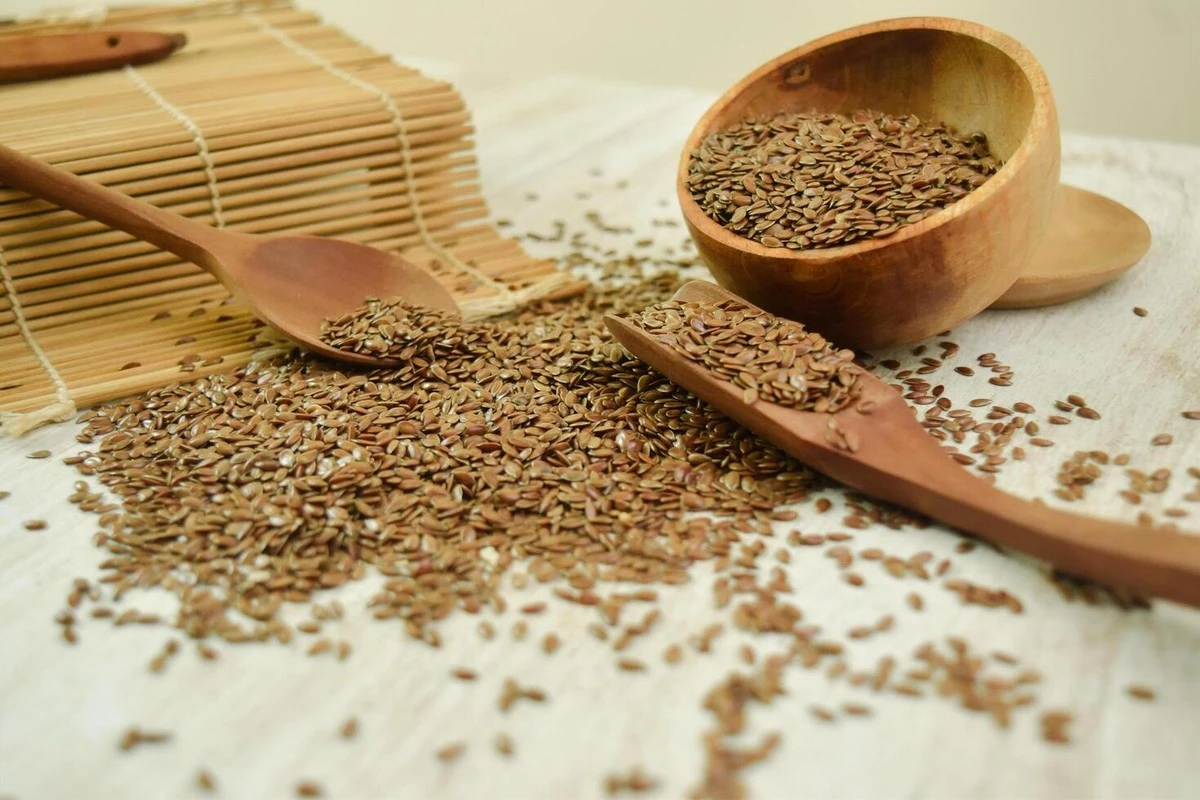 dlaczegowartosy-extra-1.webp Dlaczego warto sypać łyżkę mielonego lnu do porannego jogurtu - image 1