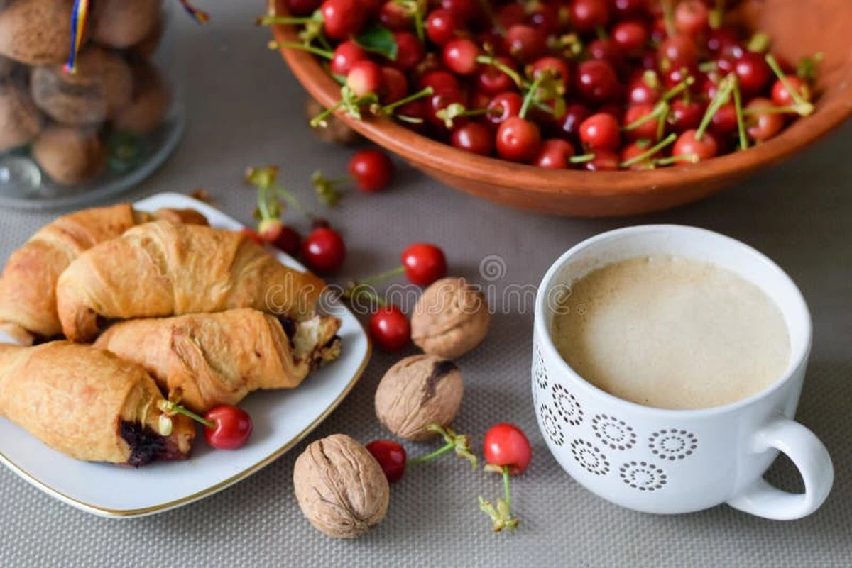 Dlaczego warto zjeść garść orzechów do porannej kawy - image 1