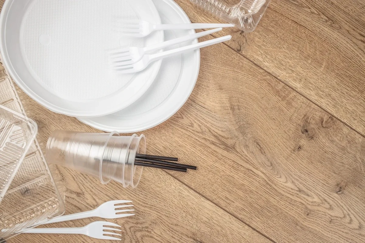 Dlaczego restauracje przestaną podawać ketchup w małych saszetkach