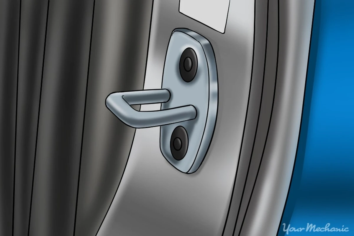 Dlaczego mechanicy zawsze sprawdzają ten metalowy hak w drzwiach auta - image 1