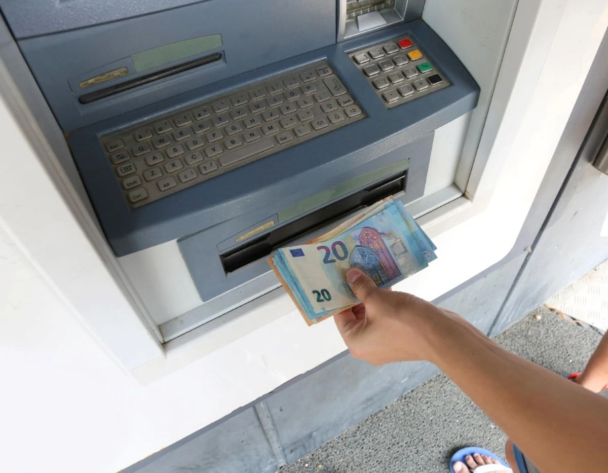 Dlaczego bankomat odlicza 30 sekund po włożeniu karty