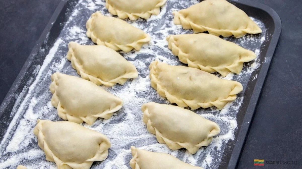 Dlaczego warto dolewać wrzątek do ciasta na pierogi