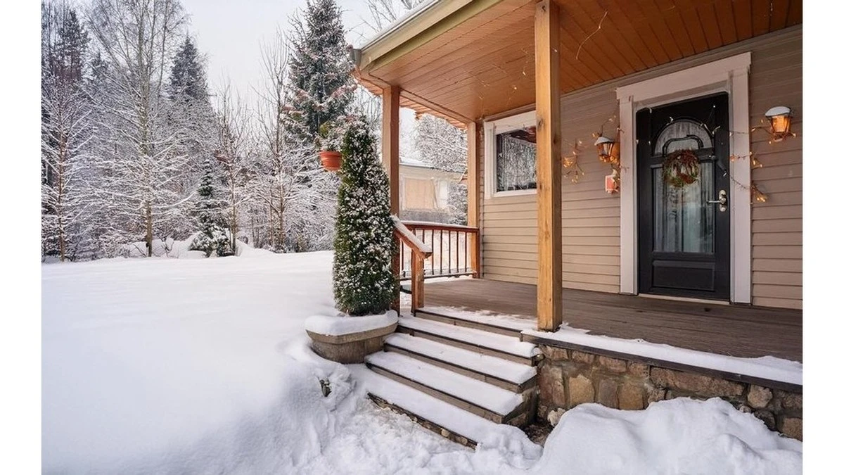 Dlaczego doświadczeni gospodarze zamiast sypać sól, naklejają te paski na schody