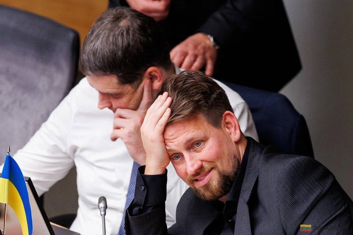 Dlaczego wpłaty gotówkowe na partie budzą podejrzenia skarbówki