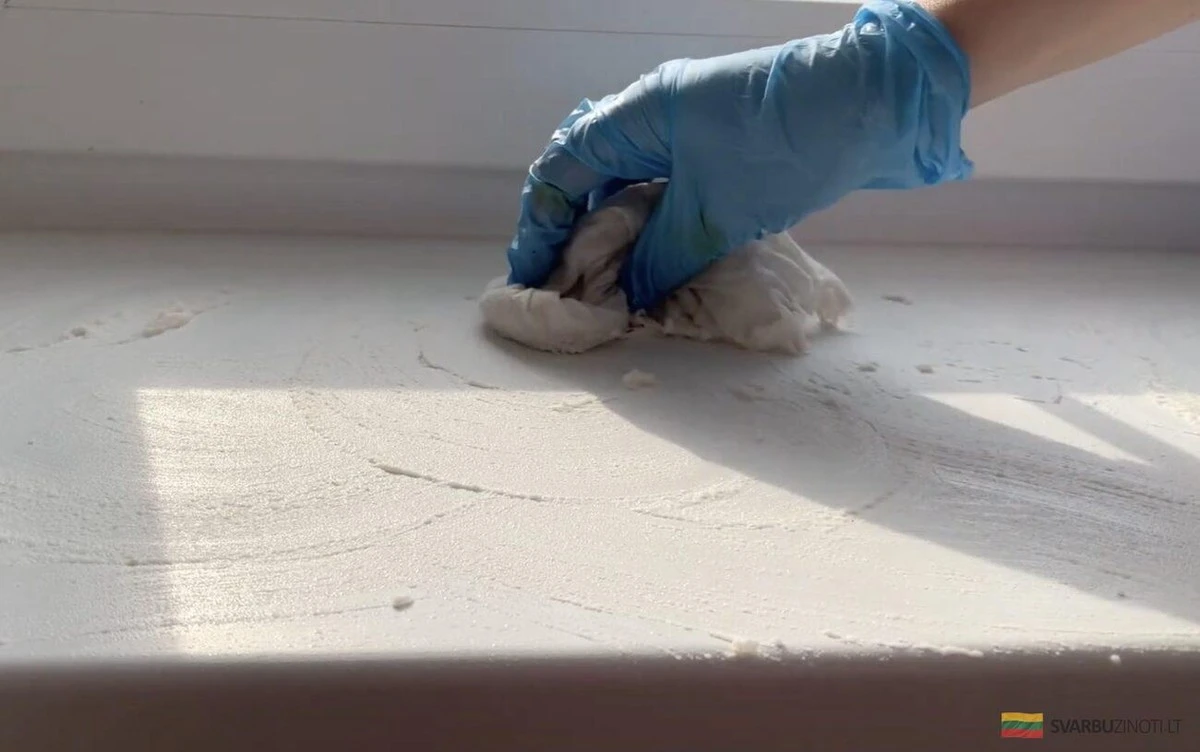 Dlaczego doświadczone gospodynie zawsze trzymają wodę utlenioną na parapecie