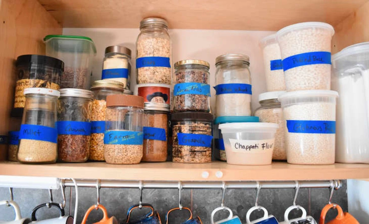 dlaczegowartopr-extra-1.webp Dlaczego warto przykręcać metalowe zakrętki do spodu szafek kuchennych - image 1