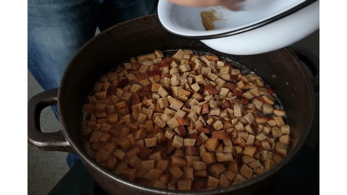 Ten szary płyn z chleba: trik ogrodników na gigantyczne pomidory