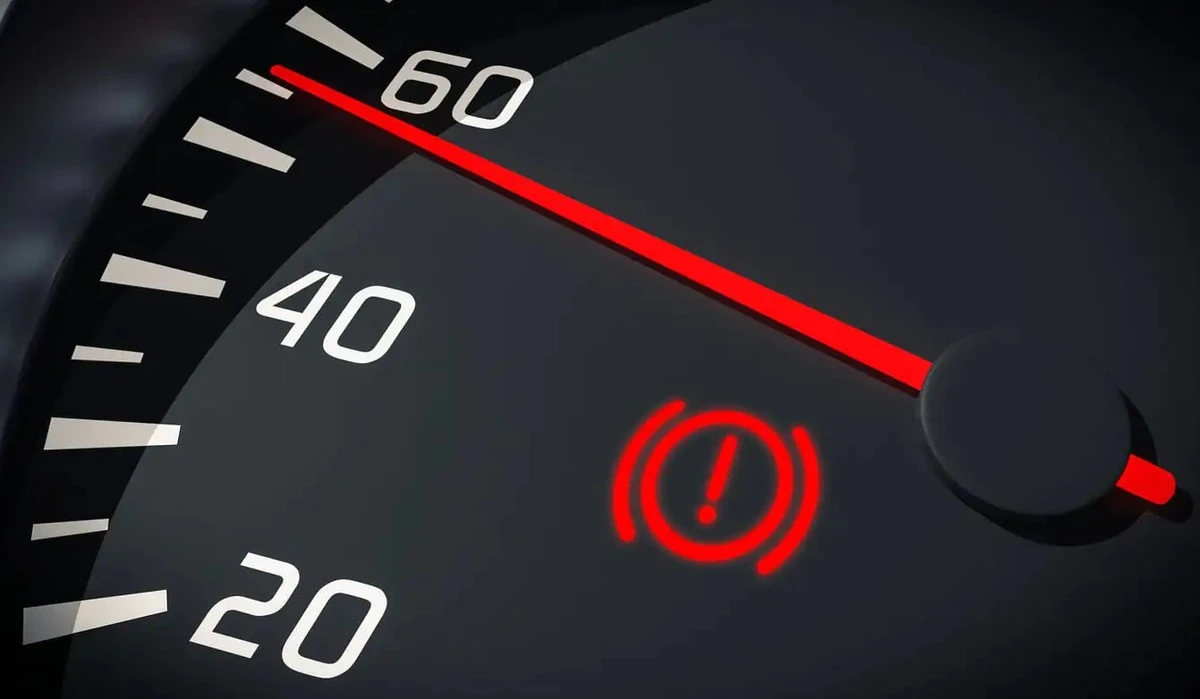 Dlaczego od 2026 roku nowe auta będą mrugać światłami stopu - image 1