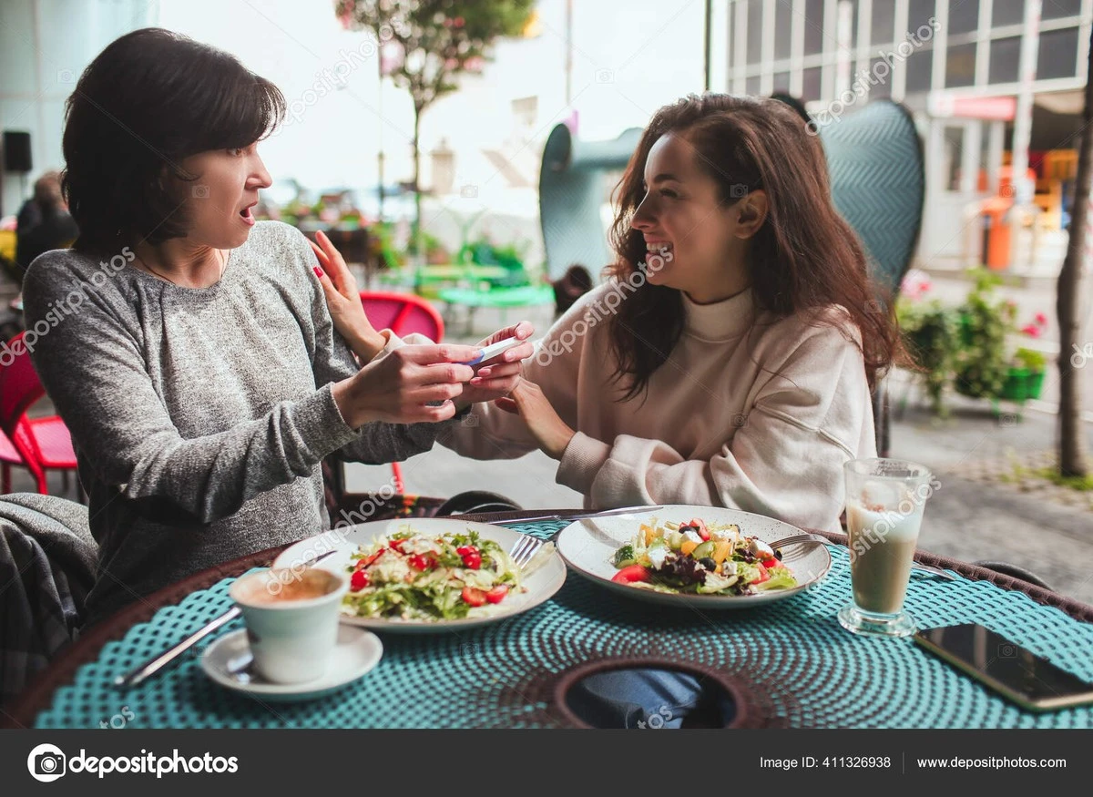 Dlaczego warto zabrać mamę do restauracji zamiast kupować jej kolejny prezent - image 1