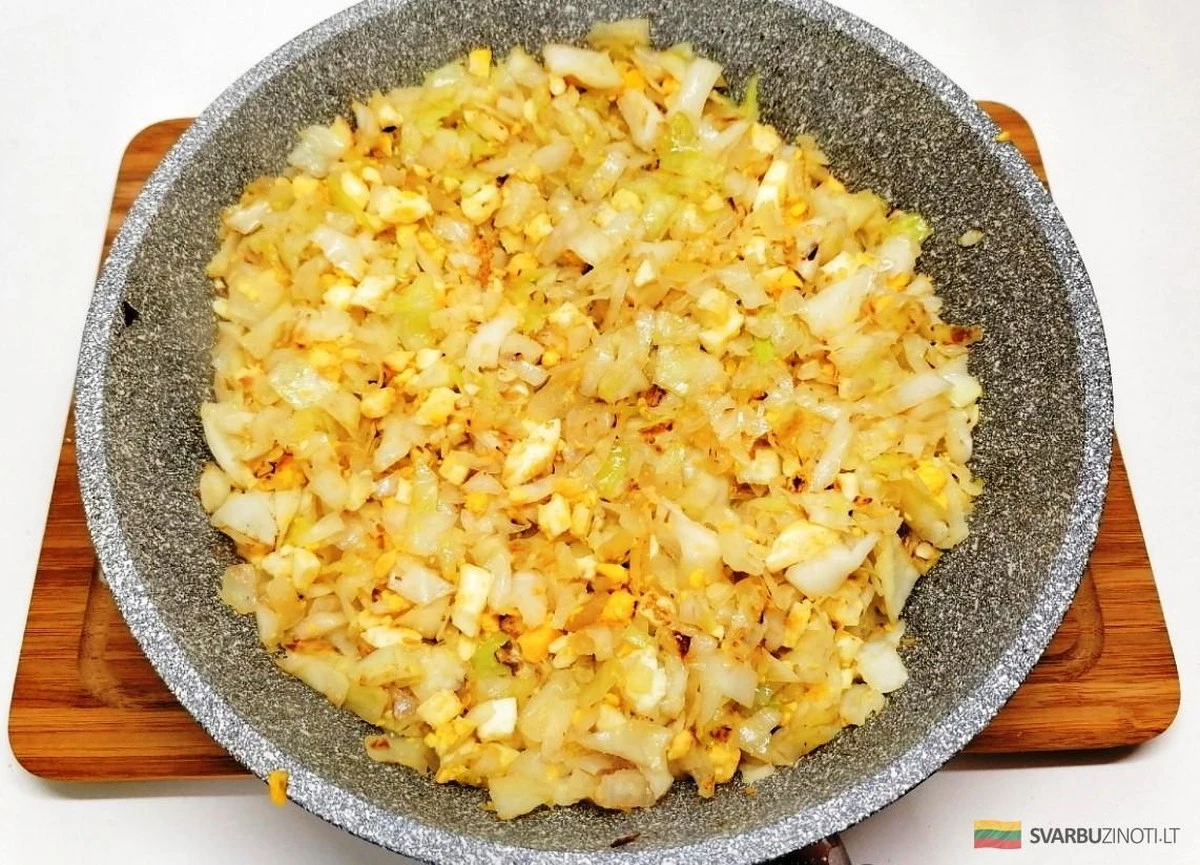 Dlaczego doświadczone gospodynie dolewają piwo do ciasta z kapustą