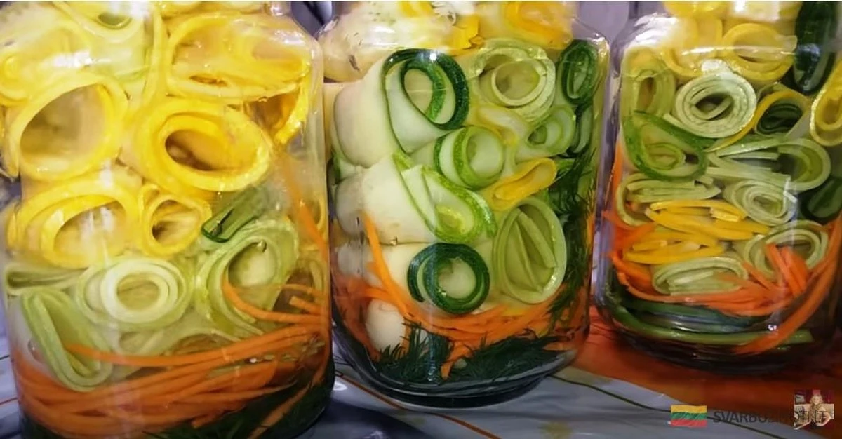 Dlaczego warto wkładać zwiniętą cukinię do słoików zamiast kroić ją w plastry