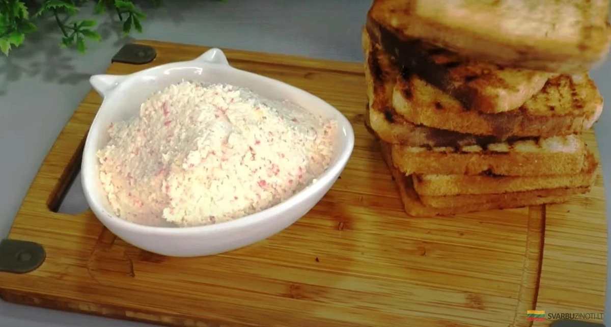 Różowy serek i tarka: Ten trik na przekąskę podbija Polskę