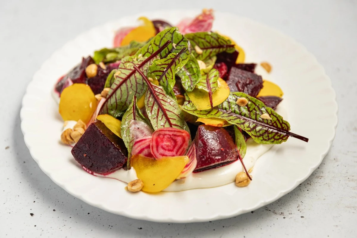 Dlaczego warto podsmażyć ogórki kiszone przed dodaniem ich do buraków - image 1