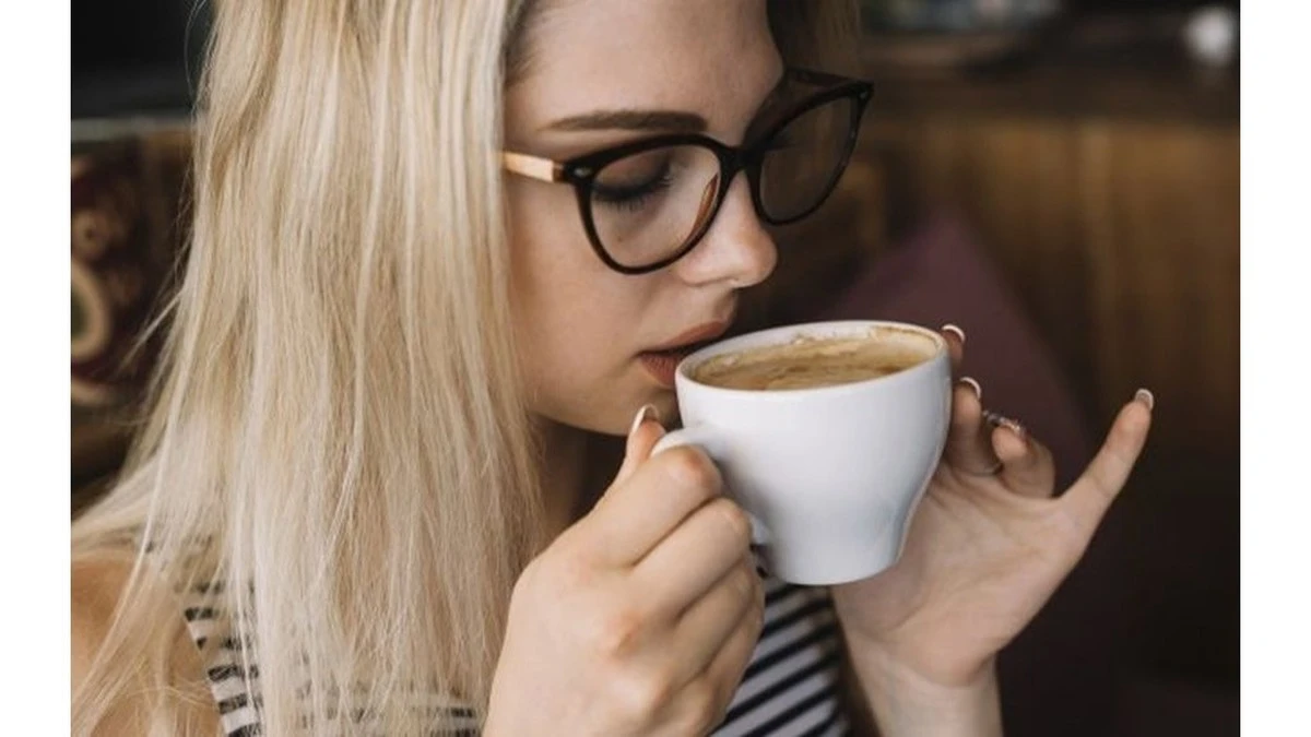 Dlaczego warto odstawić kawę już o godzinie 12:00
