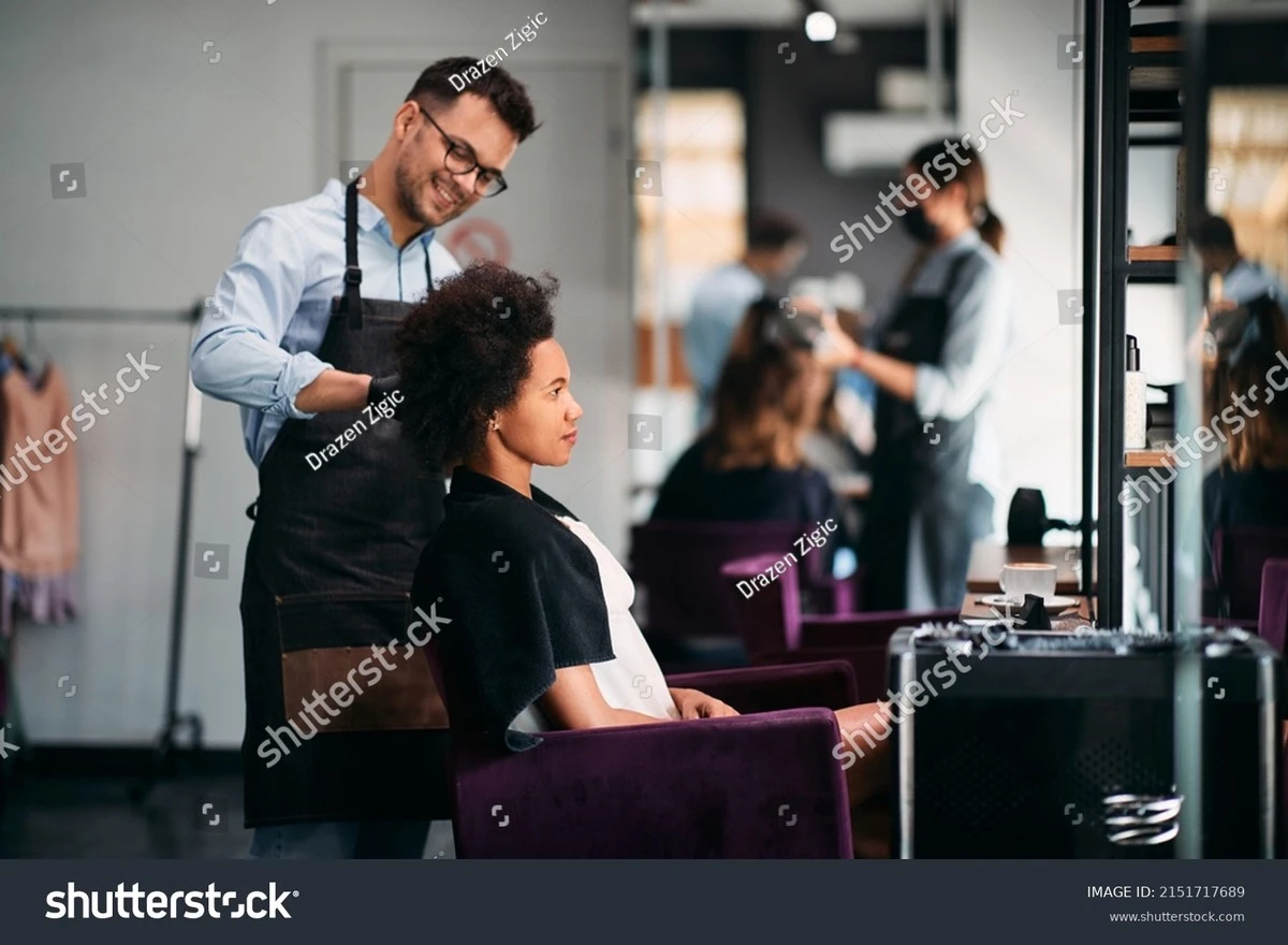 dlaczegoporzuci-extra-1.webp Dlaczego porzuciła policję dla salonu fryzjerskiego: szczere wyznanie narzeczonej sportowca - image 1