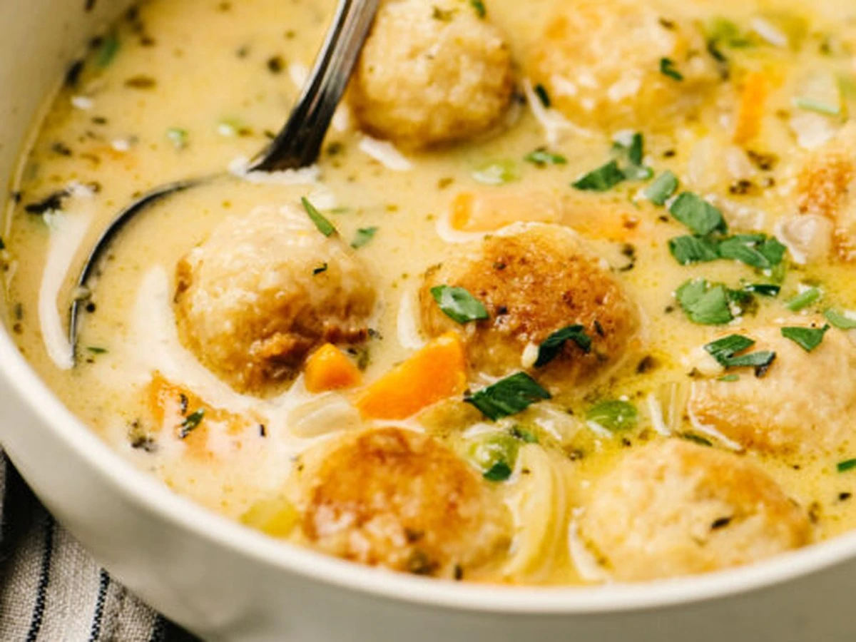 Dlaczego doświadczone gospodynie zawsze dodają garść ryżu do zupy ziemniaczanej - image 1