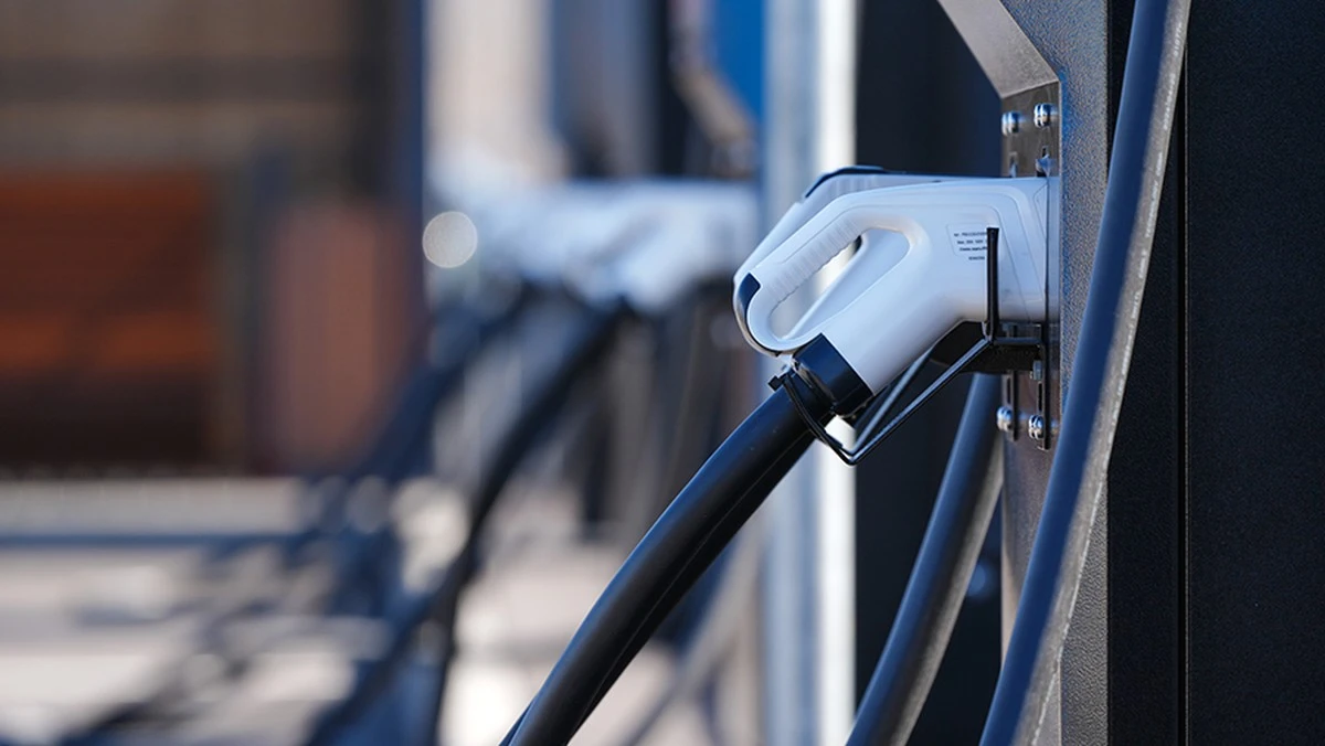 dlaczegogiganci-extra-1.webp Dlaczego giganci motoryzacji tracą miliardy na autach elektrycznych - image 1