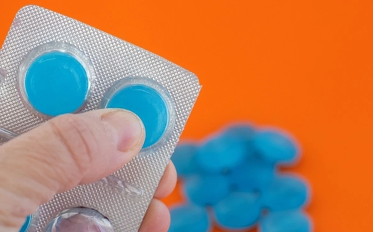 Dlaczego warto sprawdzić skład tabletek na gardło przed zakupem