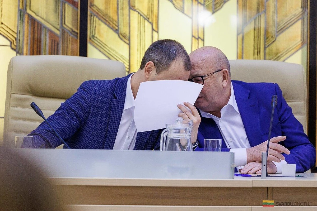 Dlaczego radni w Kownie nie muszą już pisać raportów ze swojej pracy