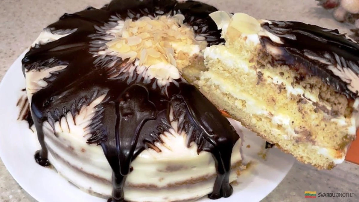 Mleko skondensowane i widelec: sekret soczystego ciasta Maszy