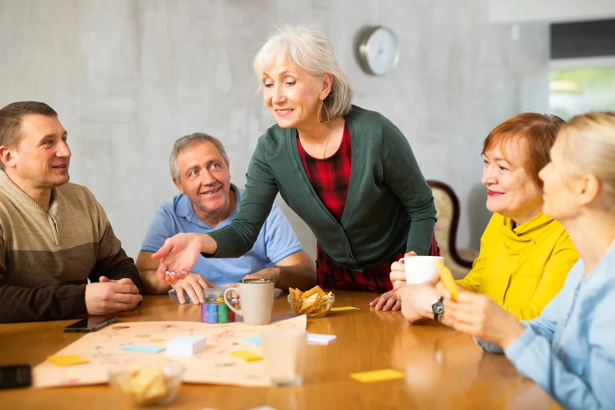 Zapomnij o krzyżówkach. Jedna czynność przy stole regeneruje mózg szybciej