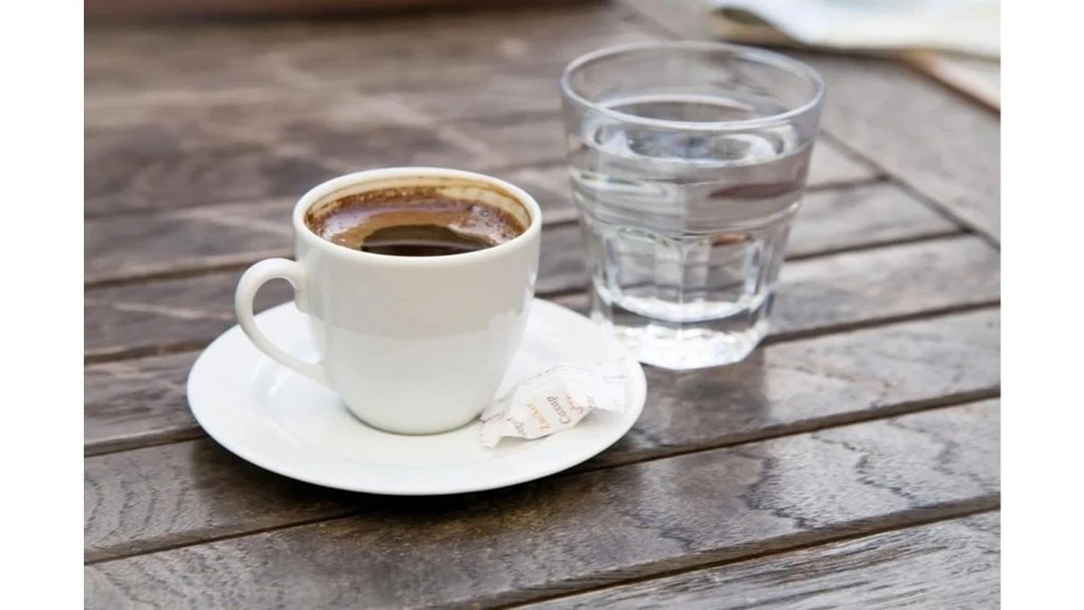 Dlaczego warto odczekać dokładnie 90 minut z pierwszą kawą